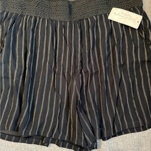 French Laundry NET Black Lined Pinstripe High-Waist Shorts 2 3/4” band size 2X